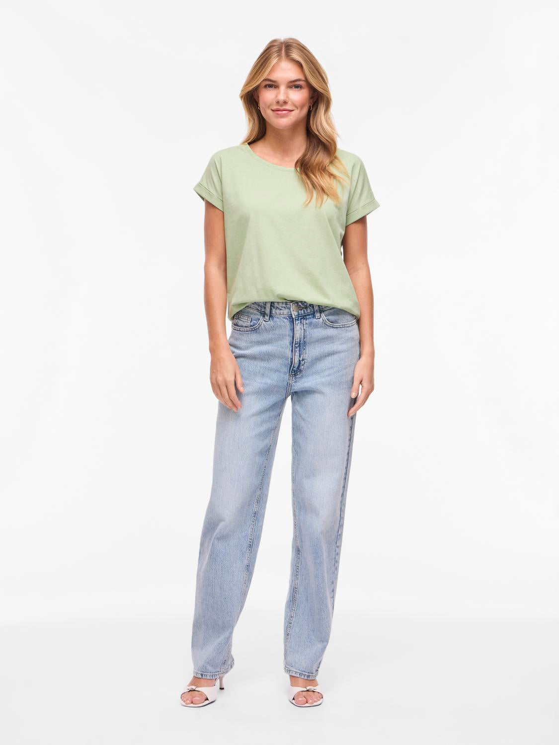 model_shot-front_full